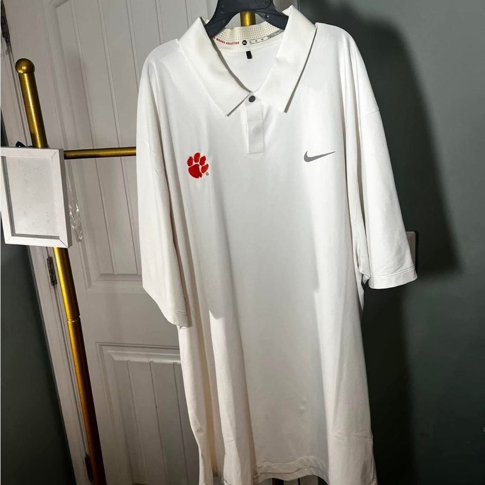 Nike White Short Sleeve Tee